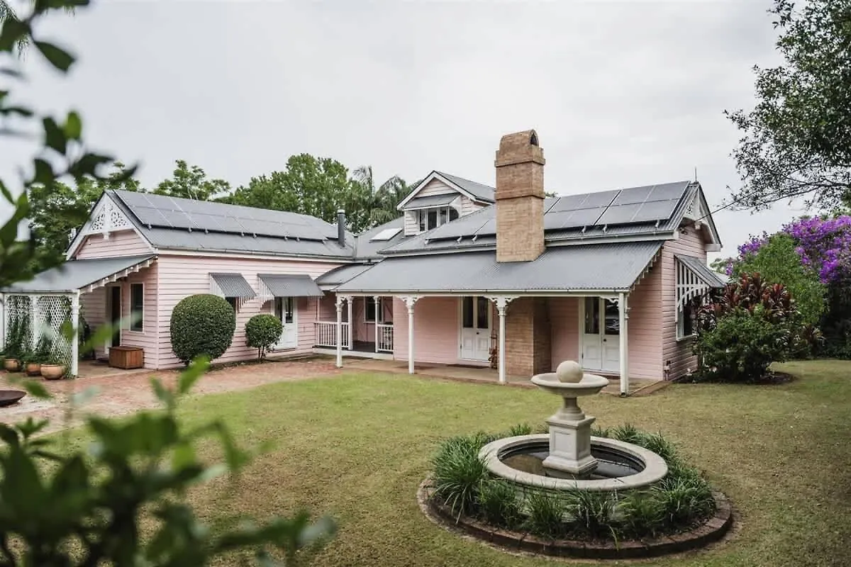 Montville Estate - Luxury Hinterland Home & Pool 0*,