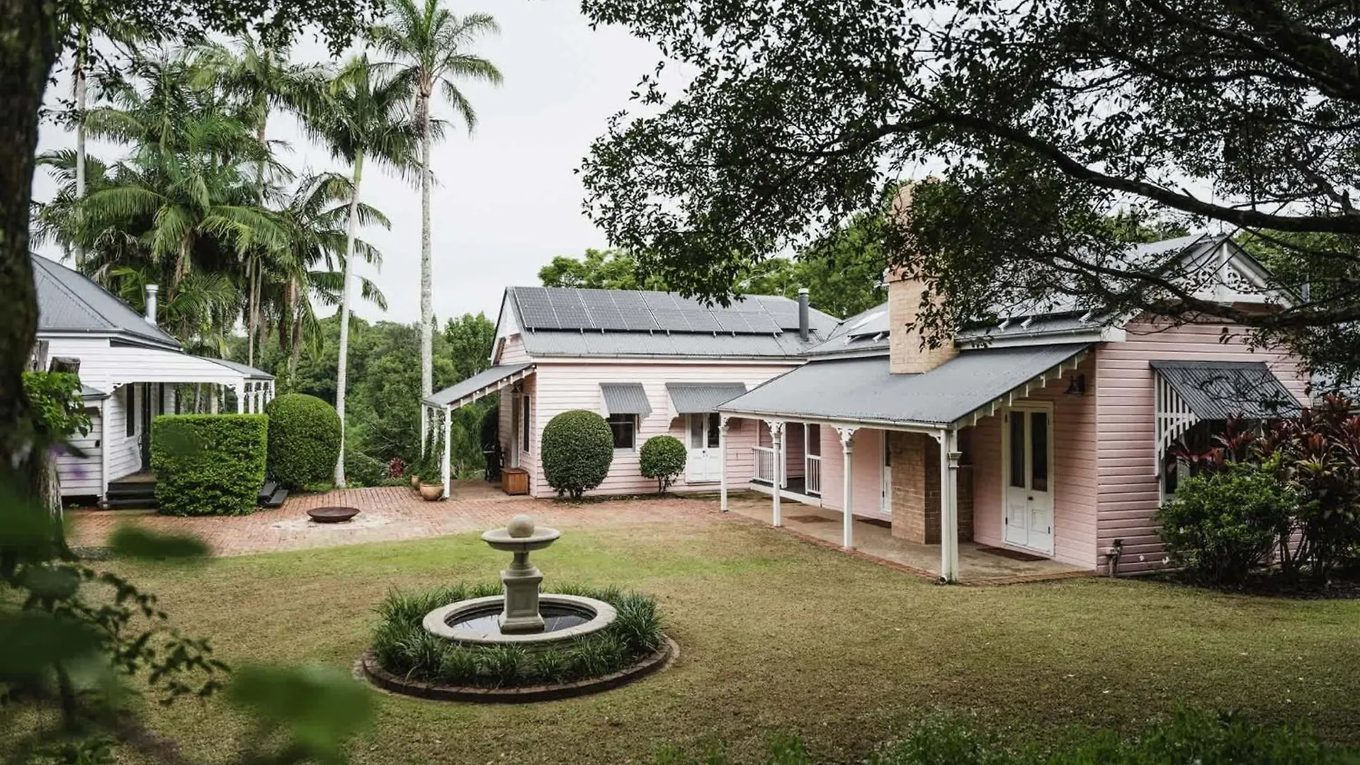 Montville Estate - Luxury Hinterland Home & Pool